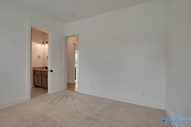 Building Photo - 6128 Pembrook Pond Pl SE