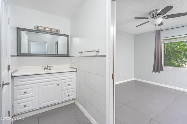 Building Photo - 144 S Halifax Ave