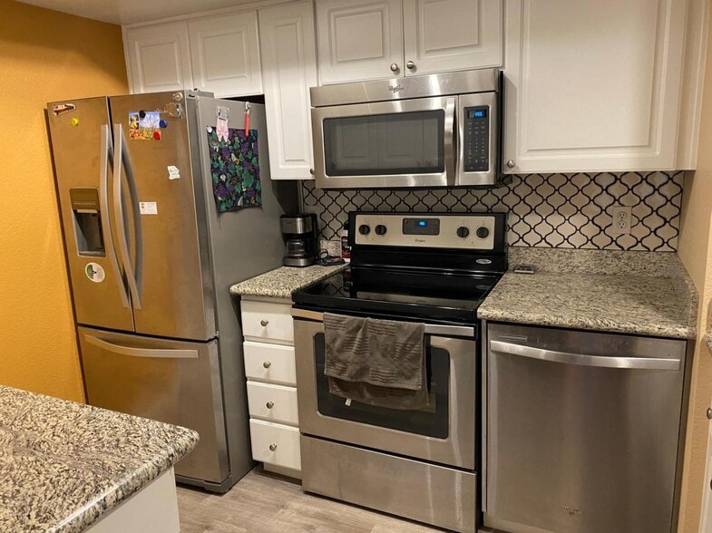 Building Photo - 4850 E Desert Cove Ave