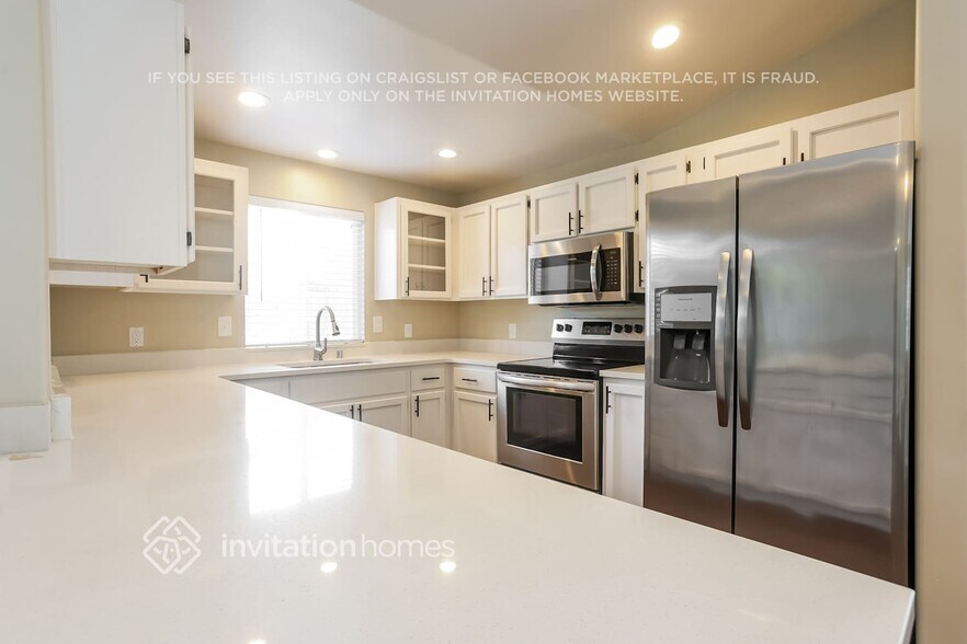 Building Photo - 18511 E Country Club Dr