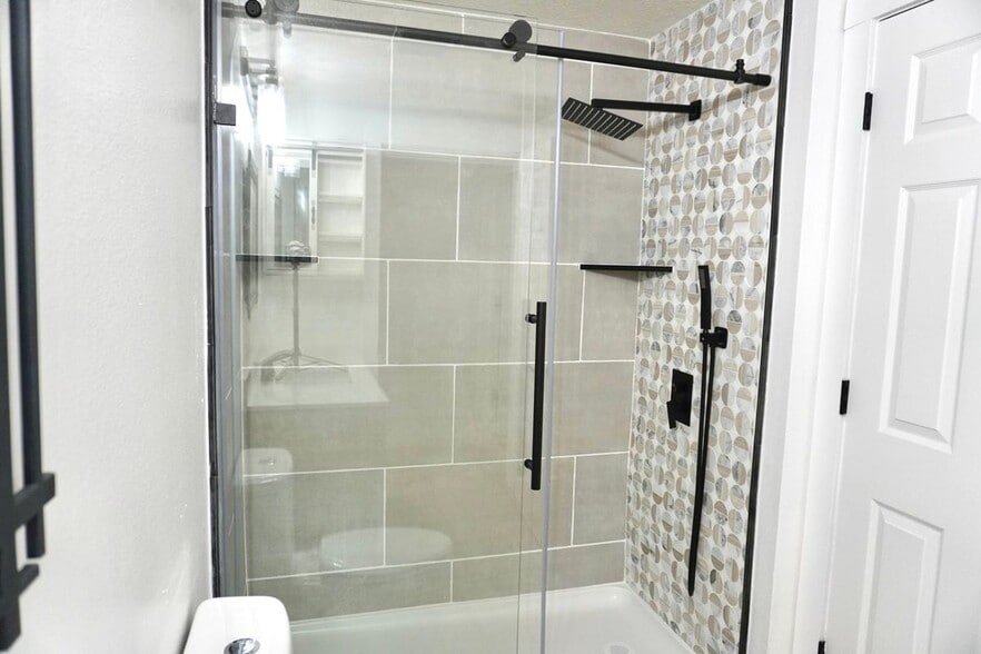 Building Photo - 14341 Fredricksburg Dr