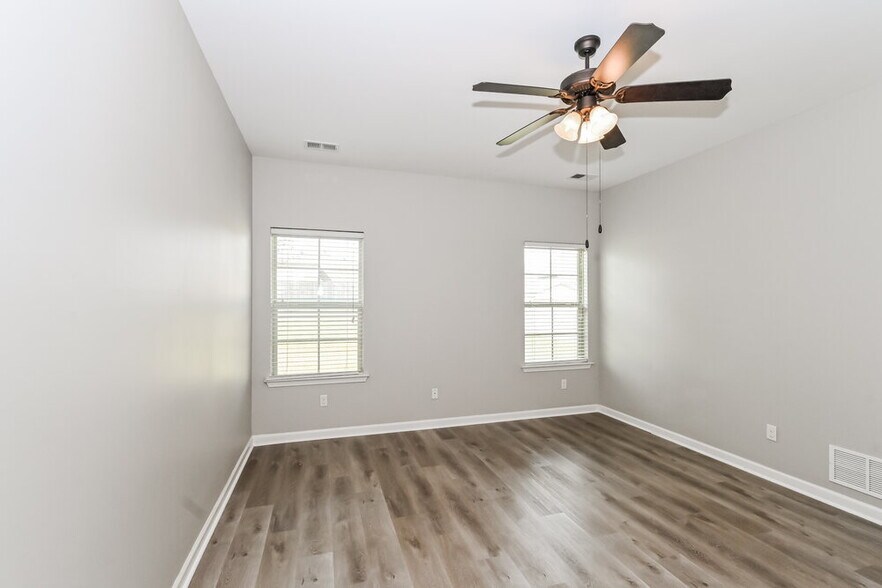 Building Photo - 6092 Vera Ln