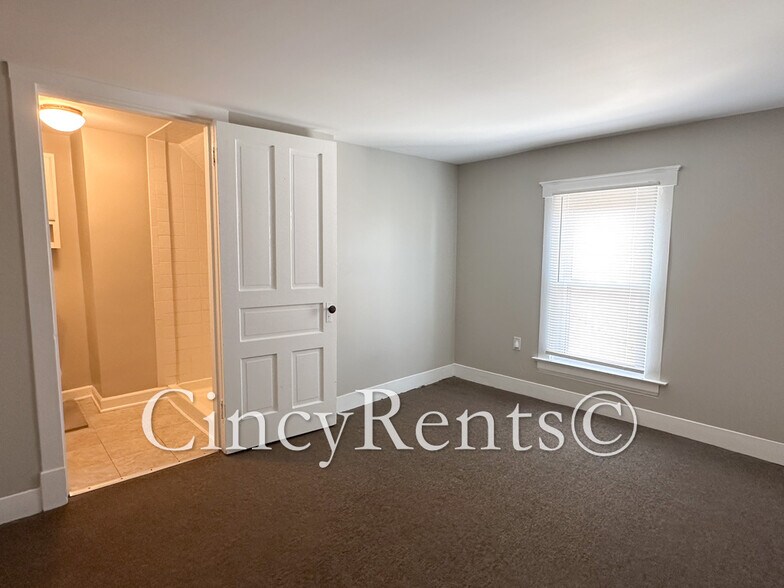 Building Photo - 2217 Feldman Ave