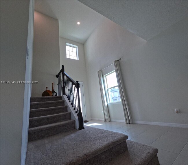 Building Photo - 2647 E Lake Pointe Dr