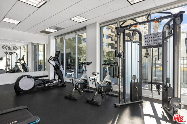 Building Photo - 3458 W 7th St