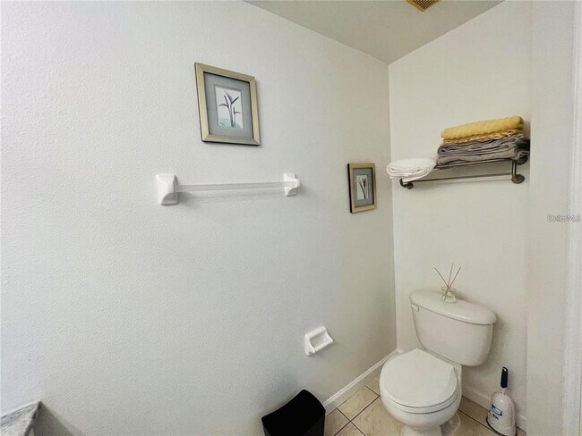 Building Photo - 2413 Silver Palm Dr