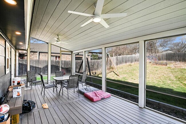 Building Photo - 7105 Meadowood Dr