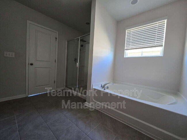 Building Photo - 454 Zenith Blvd