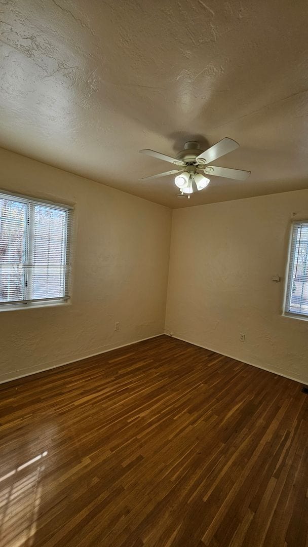 Building Photo - SE Cute 2 Bedroom 1 Bath Home.