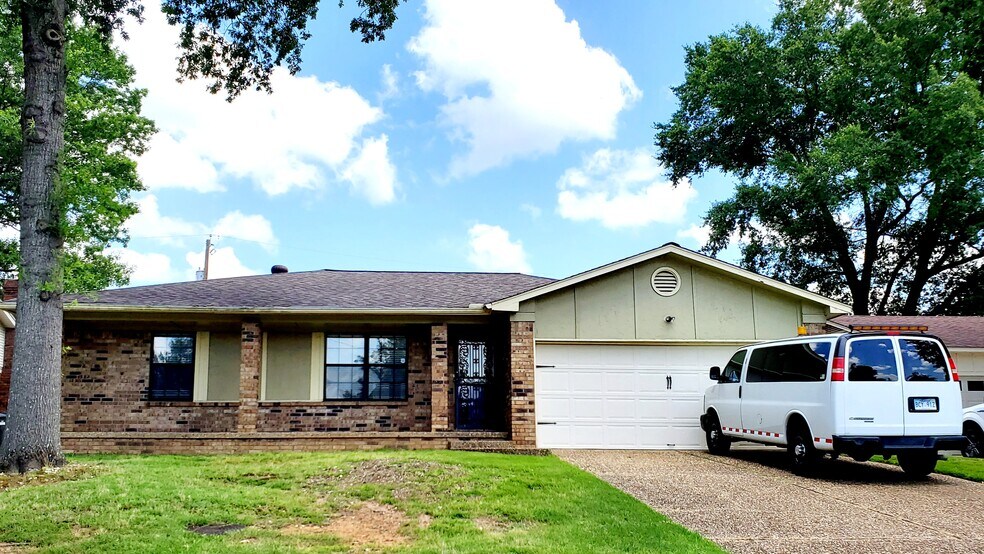 Primary Photo - 89 Spring Grove Dr