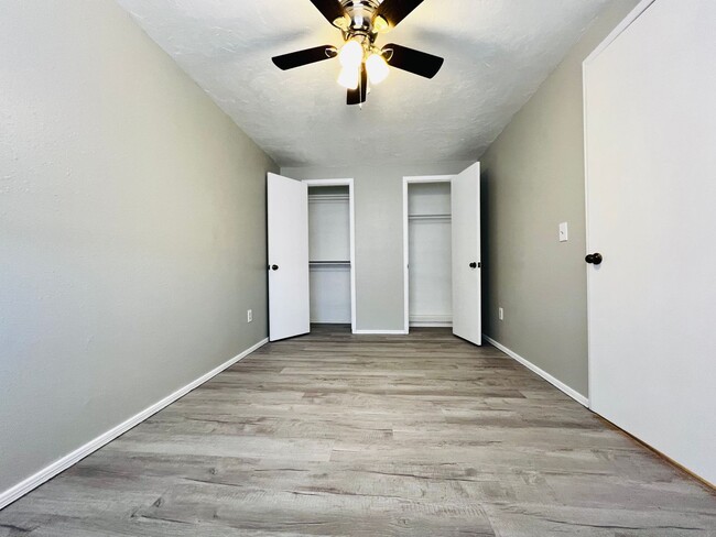 Building Photo - Beautifully Updated 2BD 1BA, Two-Story Dup...