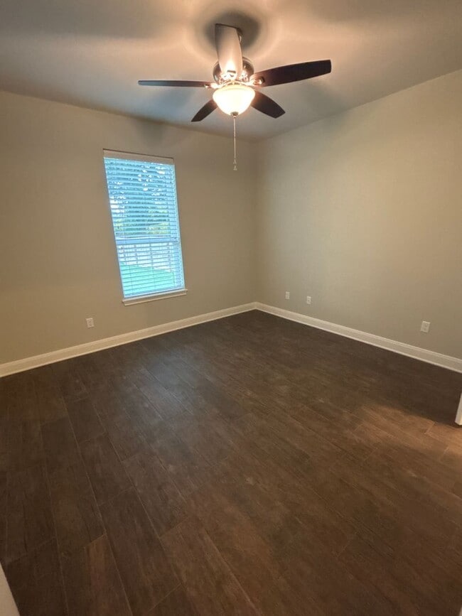 Building Photo - Beautiful South Tyler Rental in Royal Vista Estates!