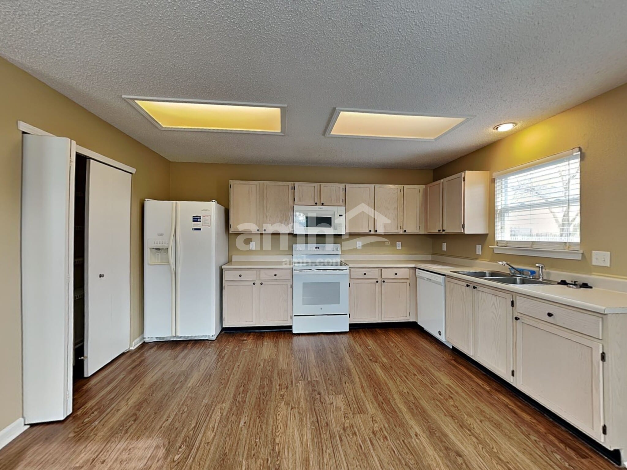 Building Photo - 19354 Tradewinds Dr