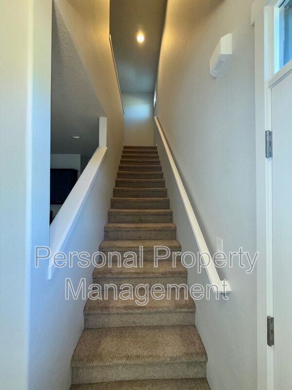 Building Photo - 5839 NE 56th Pl