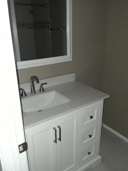 Building Photo - 375 Newgate Ct