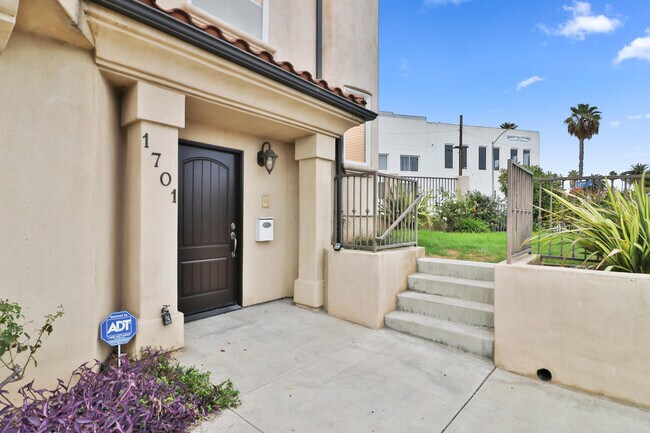 Building Photo - 1701 Crescent Ave