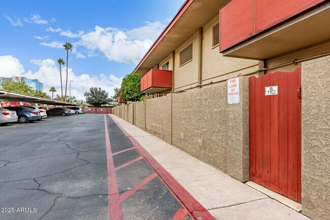 Building Photo - 355 E Thomas Rd