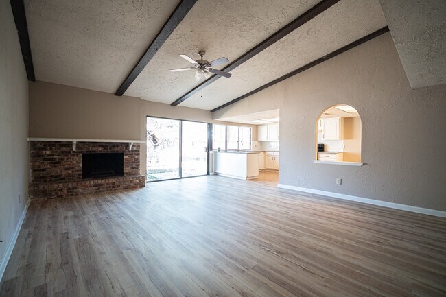 Building Photo - 2026 Quail Valley E Dr