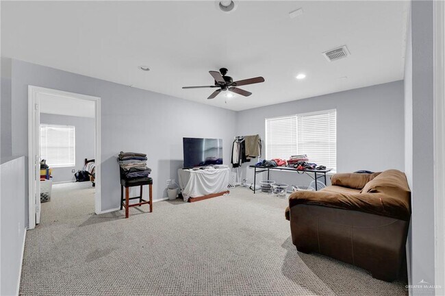 Building Photo - 14 View Point Dr