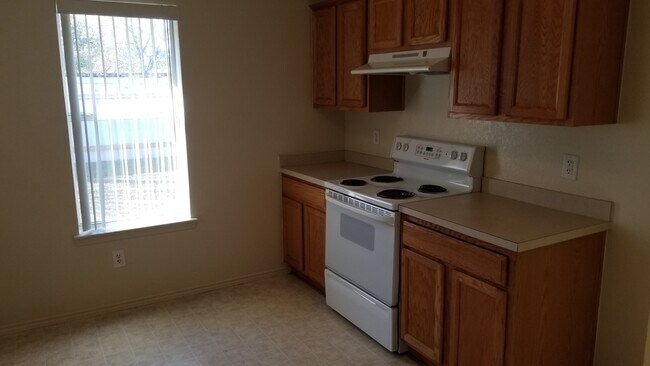 Building Photo - 7215 Upland Bend Dr