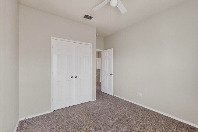 Building Photo - Great Home with Room To Grow in Southbrook!