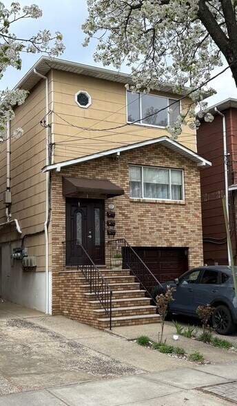 Building Photo - 608 Bergen St