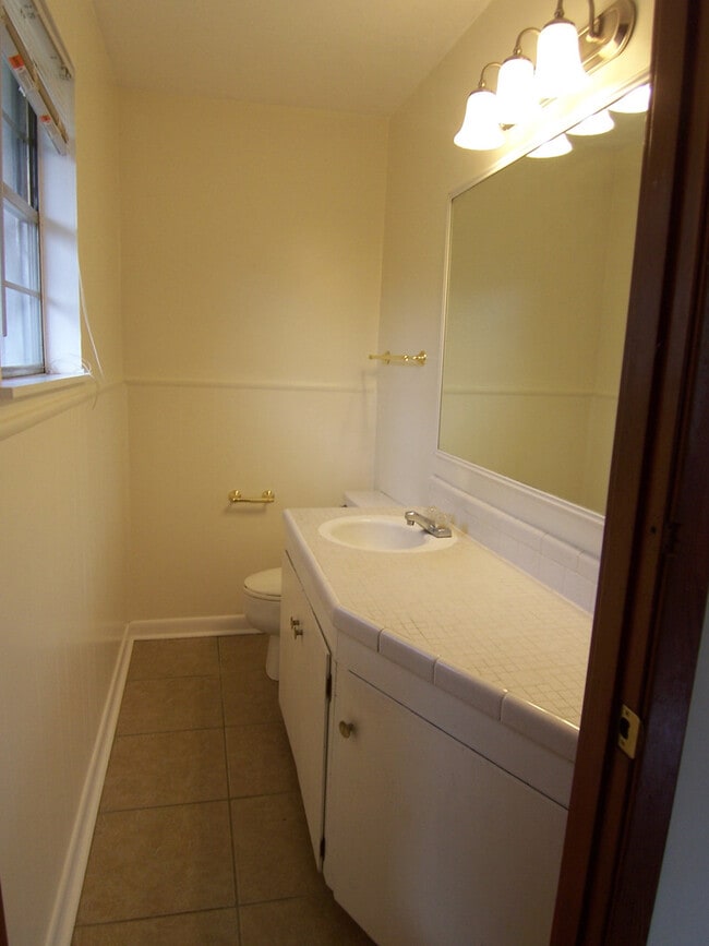 Building Photo - 6105 Shreveport Hwy