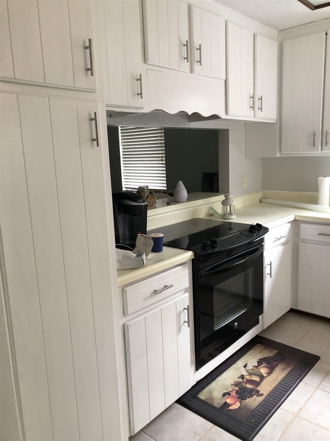 Building Photo - 2333 Ryan Pl