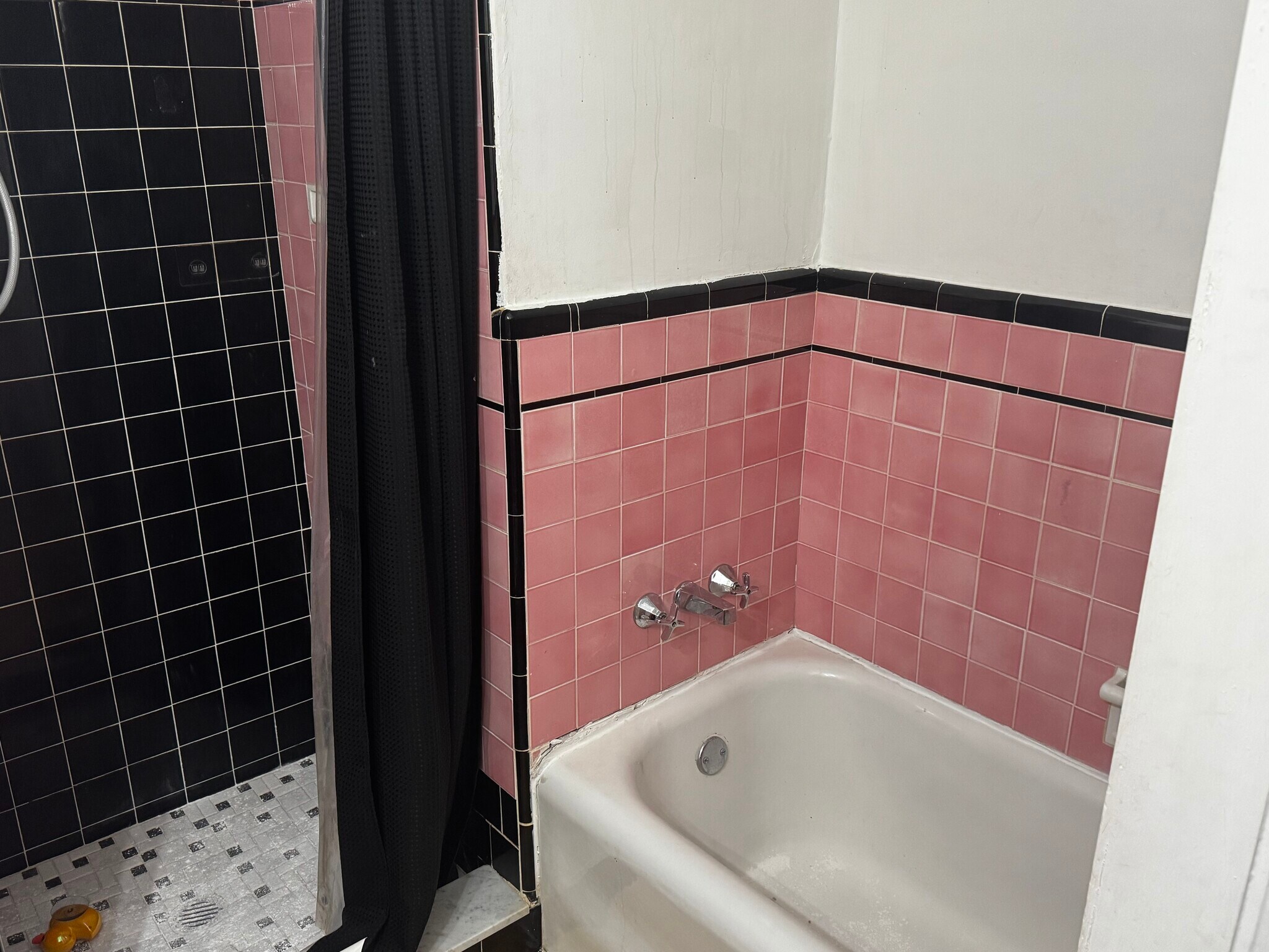 Building Photo - 6055 Frankford Ave