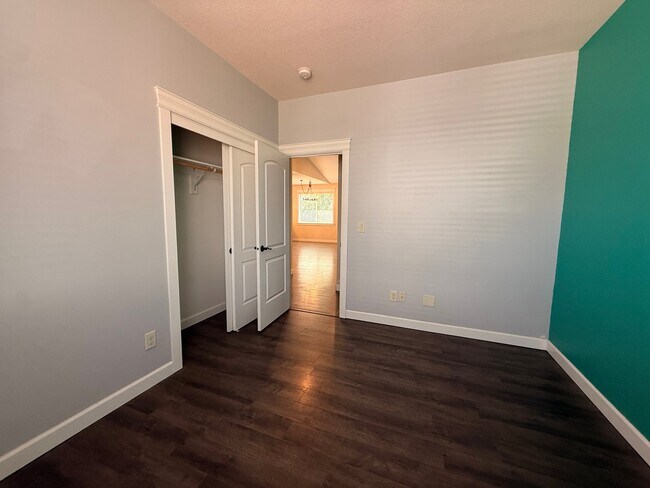 Building Photo - 2626 NE Hawthorne Cir