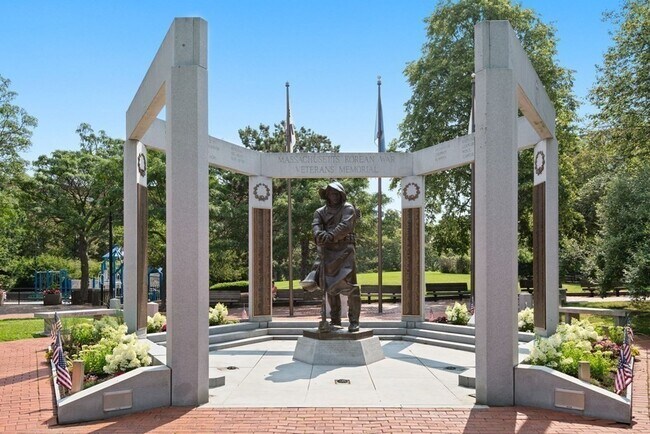 Building Photo - 197 8th St