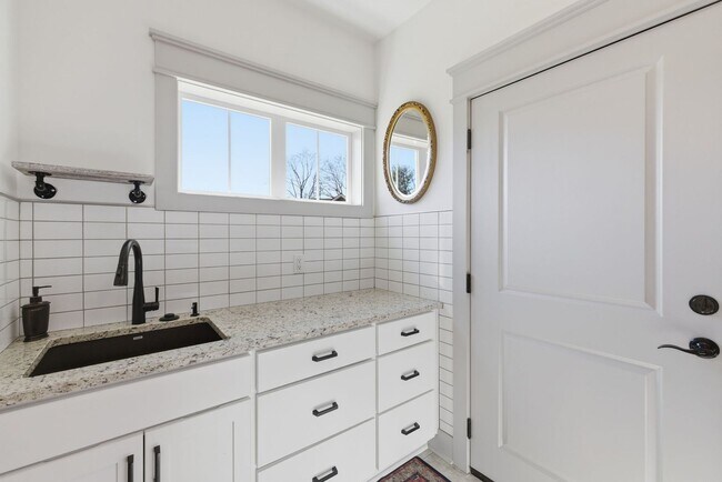 Building Photo - Modern & Fully-Furnished 3-Bedroom Home in Arden with Utilities Included