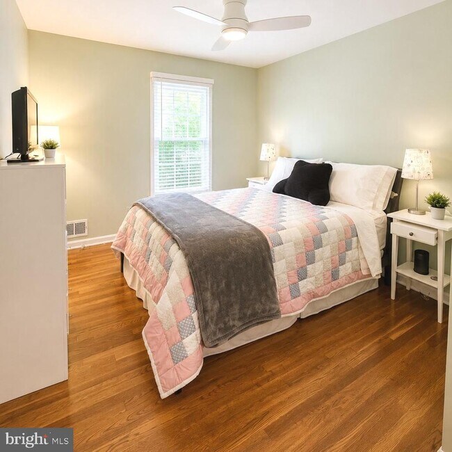 Building Photo - 4912 Bexley Ln