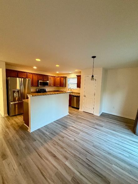 Building Photo - 7952 Bombay Ln