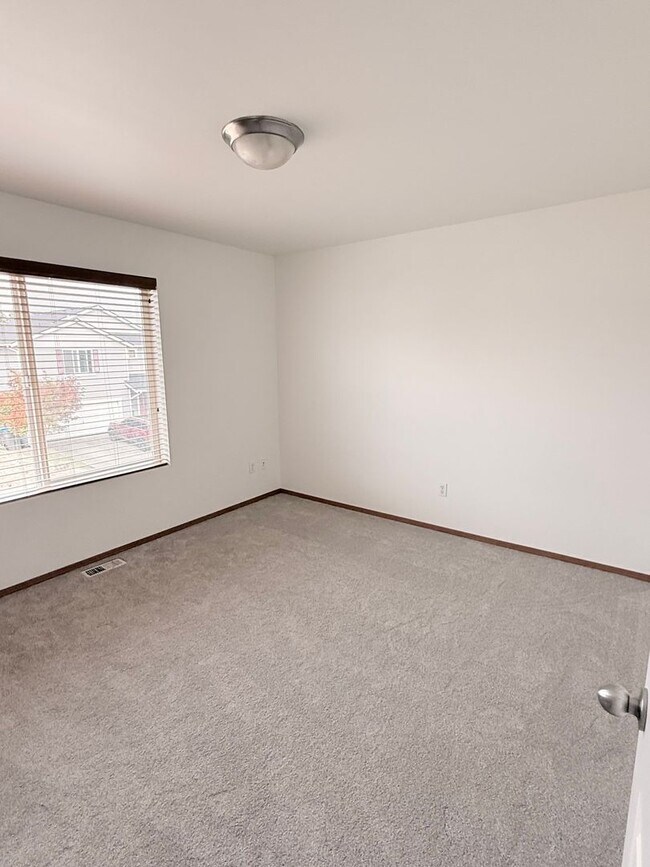 Building Photo - 4250 Swift Ave SW