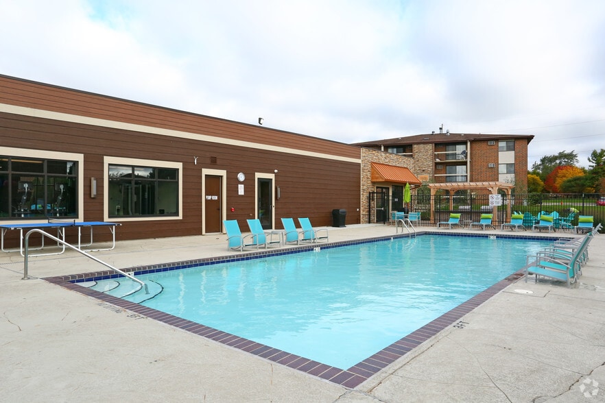 The Ponds of Naperville Apartments 1301 Modaff Rd Naperville IL 60565