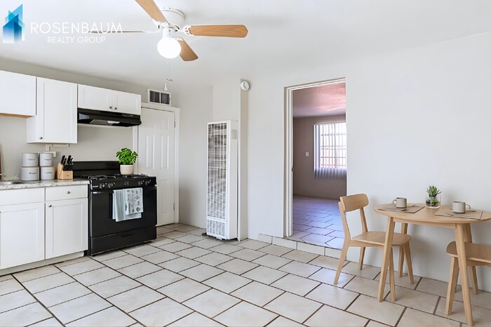 Building Photo - 302 W Flores St