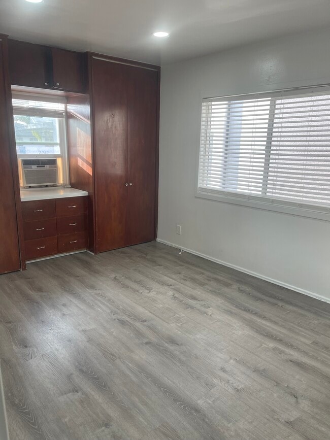 Building Photo - 3750 Clarington Ave