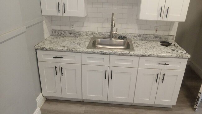 Building Photo - 441 Eddy Rd