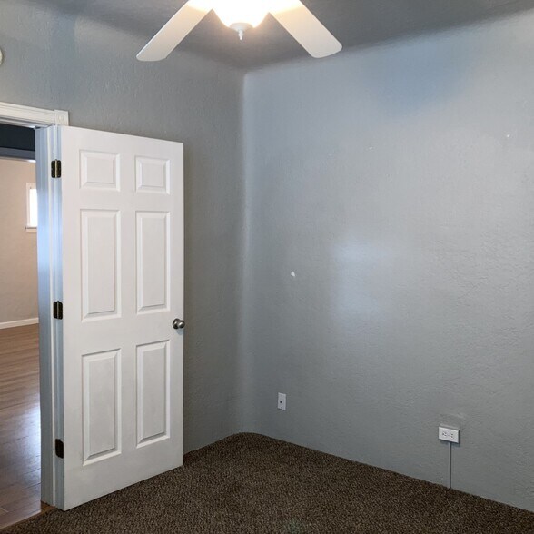 Front bedroom - 217 N Jackson