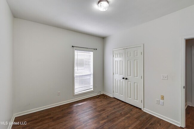 Building Photo - 120 Lennox Pl