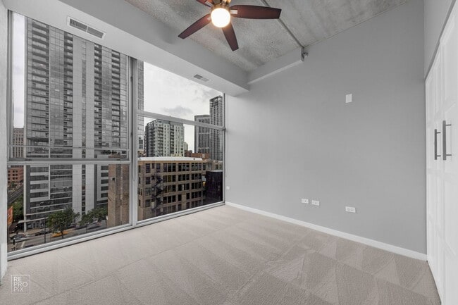 Building Photo - Amazing Views, Tons of Light and Space, an...