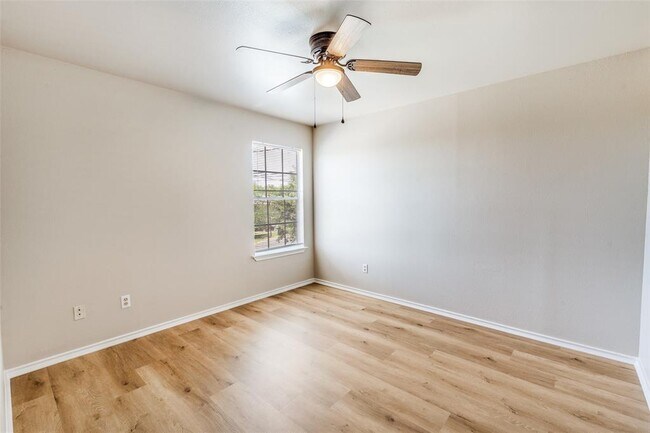 Building Photo - 945-947-947 Sagewood Trail