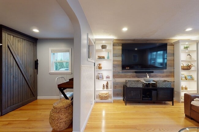 Building Photo - 37 Marivista Ave