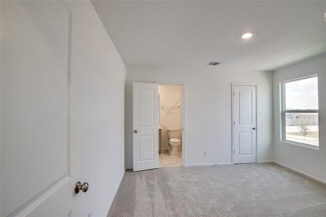 Building Photo - 232 Canley Lp