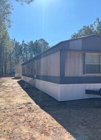 Building Photo - 1996 Fleetwood Lot 10