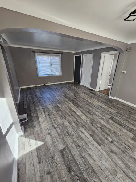 Building Photo - 731 Tulip St SW