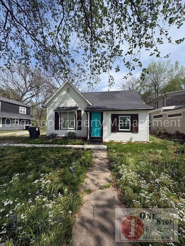 Building Photo - Gorgeous 4 Bedroom, 2 Bath in Independence!