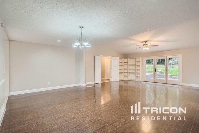 Building Photo - 455 Huntington Dr