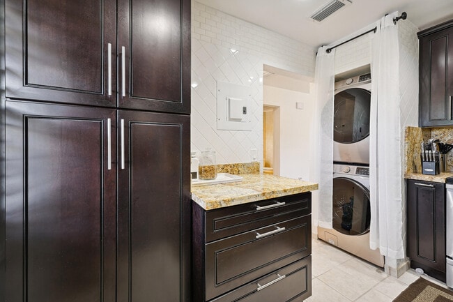 Building Photo - 21650 Juego Cir